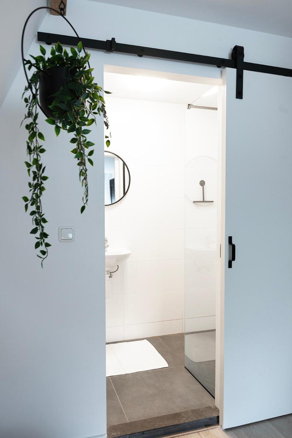 Newly Renovated With Kitchen Access Tilburg